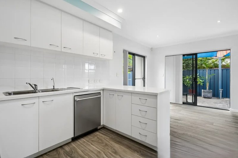 Photo - 2/78 Parkin Street, Rockingham WA 6168 - Image 12