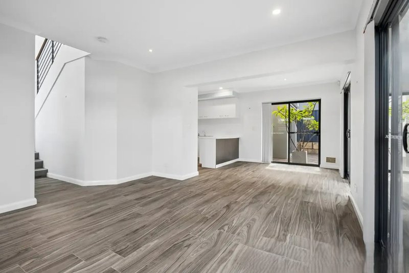 Photo - 2/78 Parkin Street, Rockingham WA 6168 - Image 16