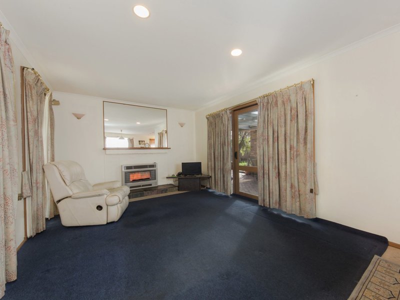 Photo - 278 Taylors Road, Delahey VIC 3037 - Image 2