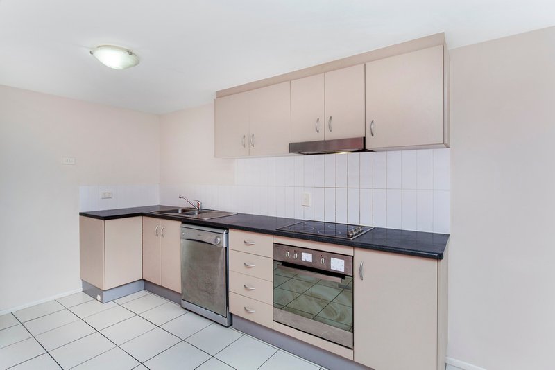 Photo - 27/82-86 Martyn Street, Parramatta Park QLD 4870 - Image 4