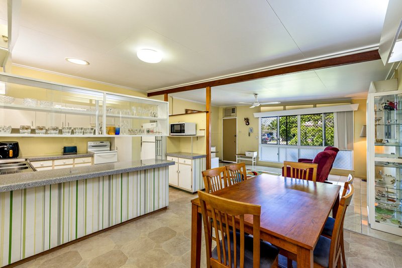 Photo - 279 Aumuller Street, Westcourt QLD 4870 - Image 2