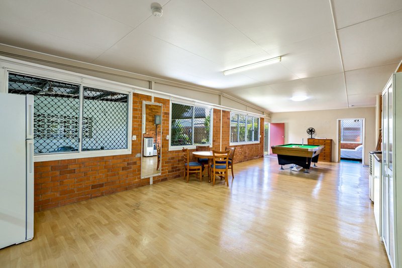 Photo - 279 Aumuller Street, Westcourt QLD 4870 - Image 4