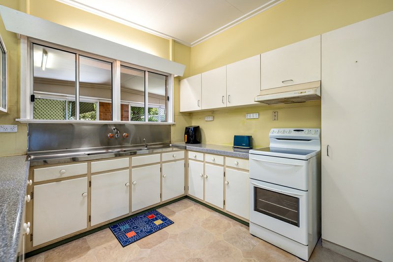 Photo - 279 Aumuller Street, Westcourt QLD 4870 - Image 5