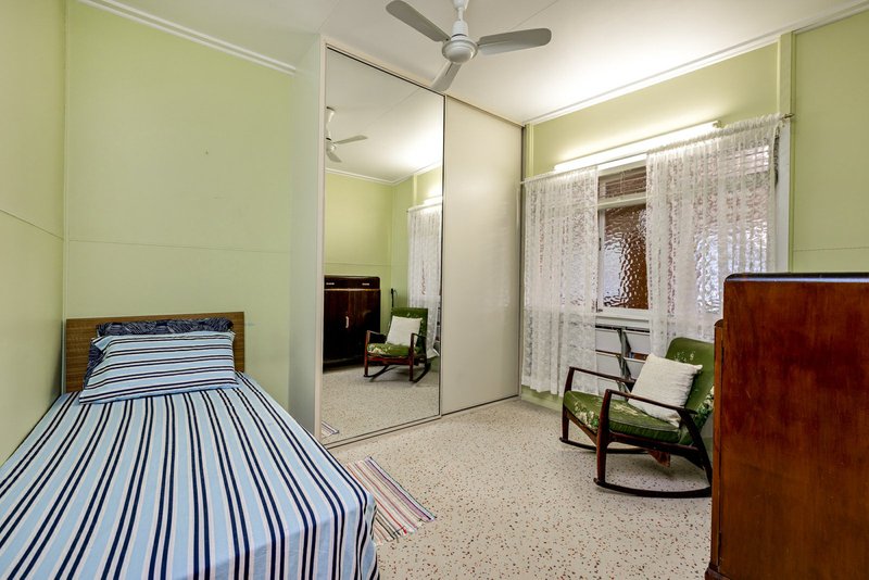 Photo - 279 Aumuller Street, Westcourt QLD 4870 - Image 8