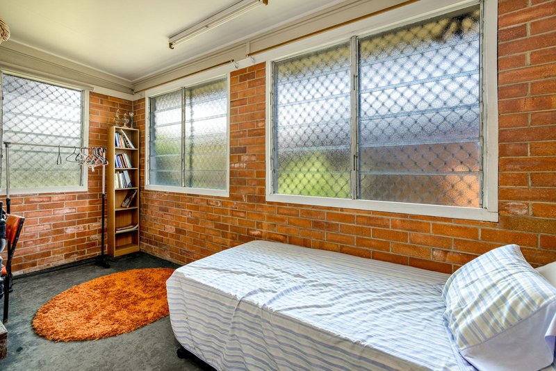 Photo - 279 Aumuller Street, Westcourt QLD 4870 - Image 9