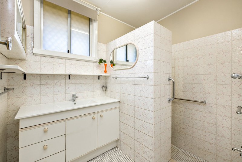 Photo - 279 Aumuller Street, Westcourt QLD 4870 - Image 10