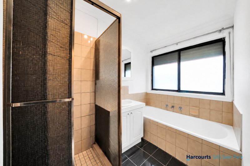 Photo - 2/79 Avondale Avenue, St Albans VIC 3021 - Image 5