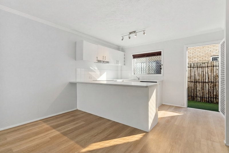 Photo - 2/79 Bayview Street, Runaway Bay QLD 4216 - Image 6