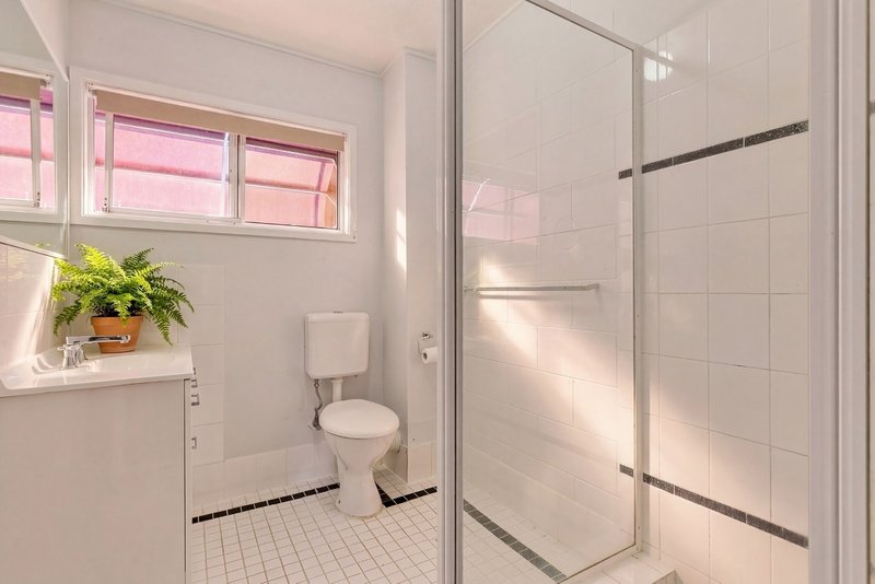 Photo - 2/79 Bayview Street, Runaway Bay QLD 4216 - Image 9