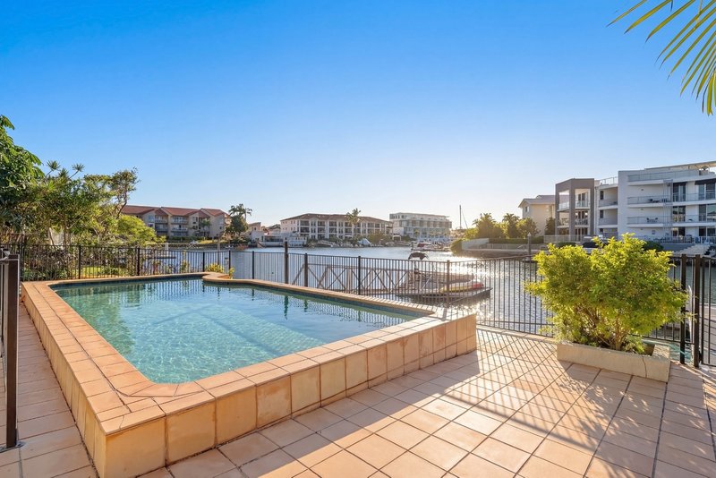 Photo - 2/79 Bayview Street, Runaway Bay QLD 4216 - Image 11