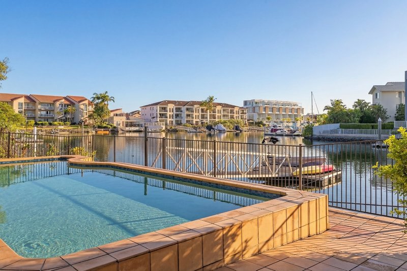 Photo - 2/79 Bayview Street, Runaway Bay QLD 4216 - Image 12