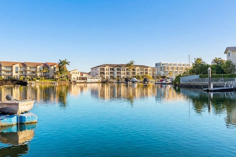 Photo - 2/79 Bayview Street, Runaway Bay QLD 4216 - Image 14