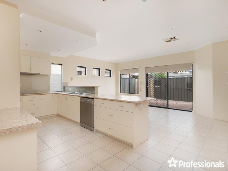 Photo - 27/9 Bradbury Street, Rockingham WA 6168 - Image 3