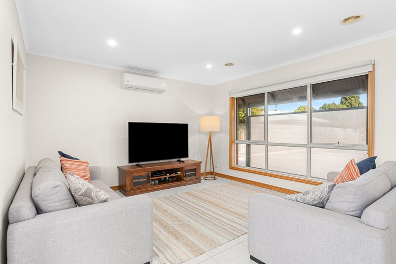 Photo - 2/79 Cameron Crescent, Lara VIC 3212 - Image 3