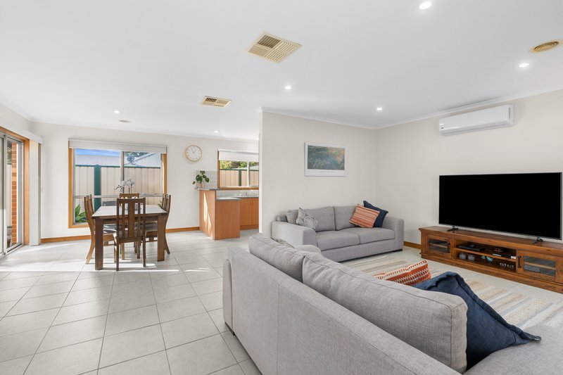 Photo - 2/79 Cameron Crescent, Lara VIC 3212 - Image 4