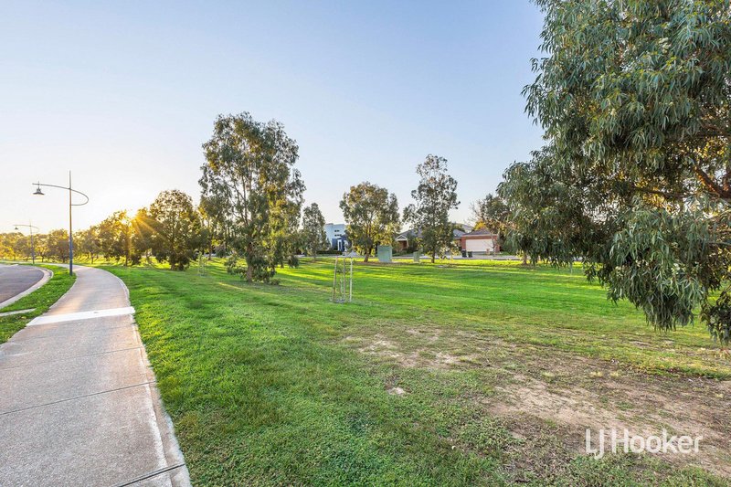 Photo - 2/79 Hemsley Promenade, Point Cook VIC 3030 - Image 12