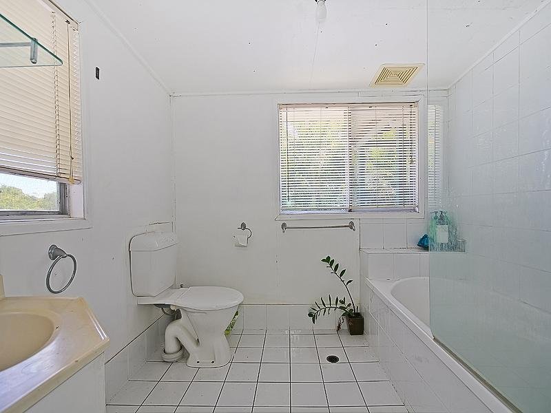 Photo - 279 Preston  Rd , Wynnum West QLD 4178 - Image 10