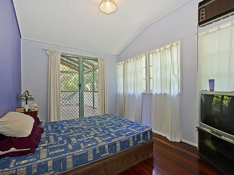 Photo - 279 Preston  Rd , Wynnum West QLD 4178 - Image 11