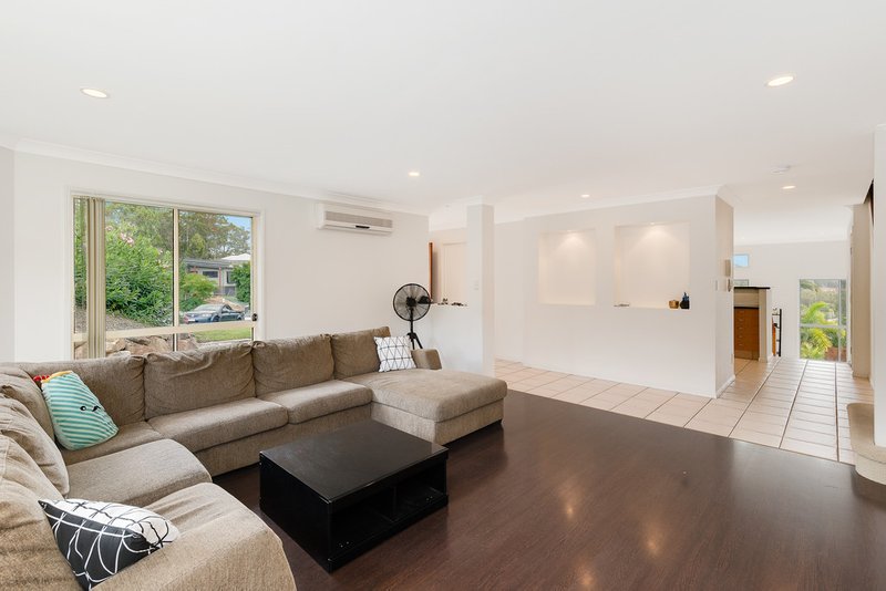 Photo - 2/79 Sky Royal Terrace, Burleigh Heads QLD 4220 - Image 7