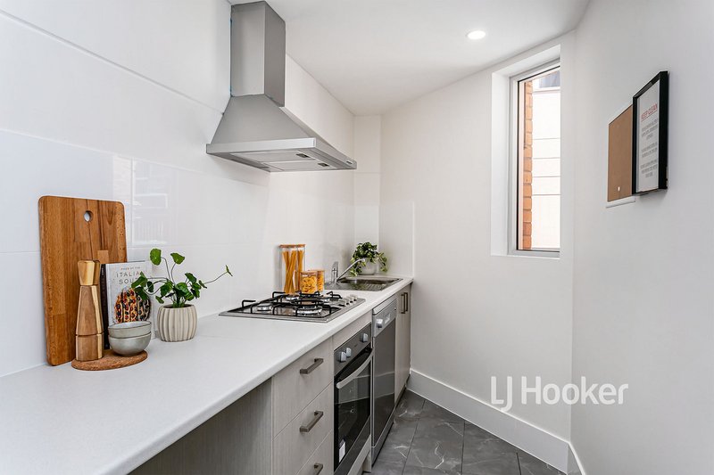 Photo - 2/79a Hindley Street, Adelaide SA 5000 - Image 2
