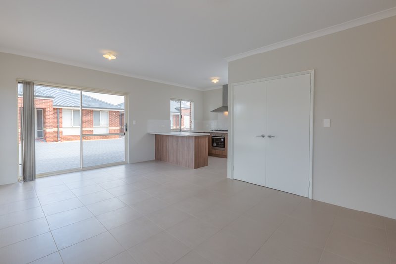 Photo - 2/7A Bromley Street, Beckenham WA 6107 - Image 2