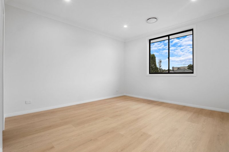 Photo - 27b John Warren Avenue, Glenwood NSW 2768 - Image 6