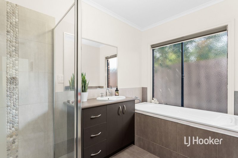 Photo - 27B Mcmurray Crescent, Hoppers Crossing VIC 3029 - Image 11