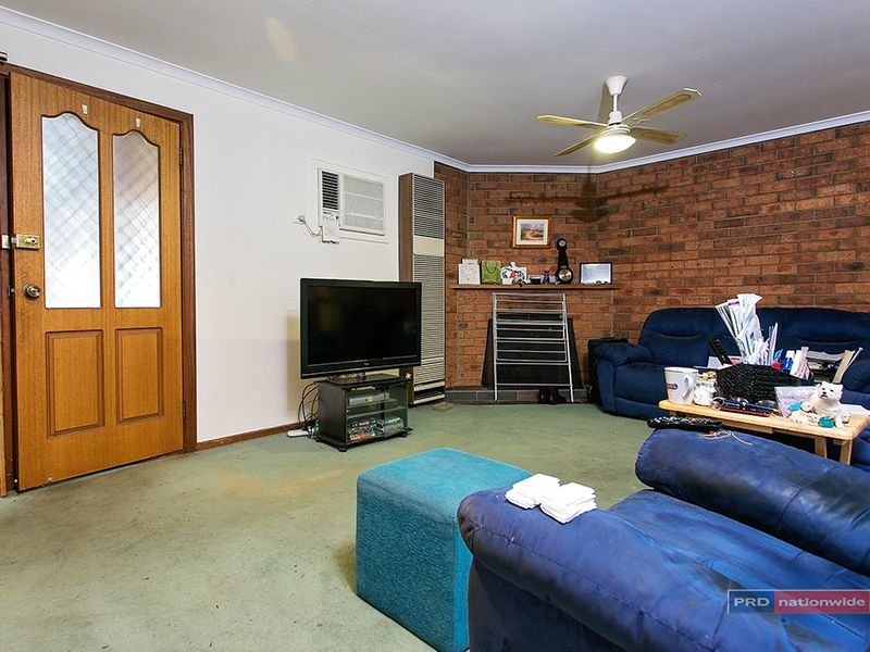 Photo - 27B Rowes Road, Werribee VIC 3030 - Image 3