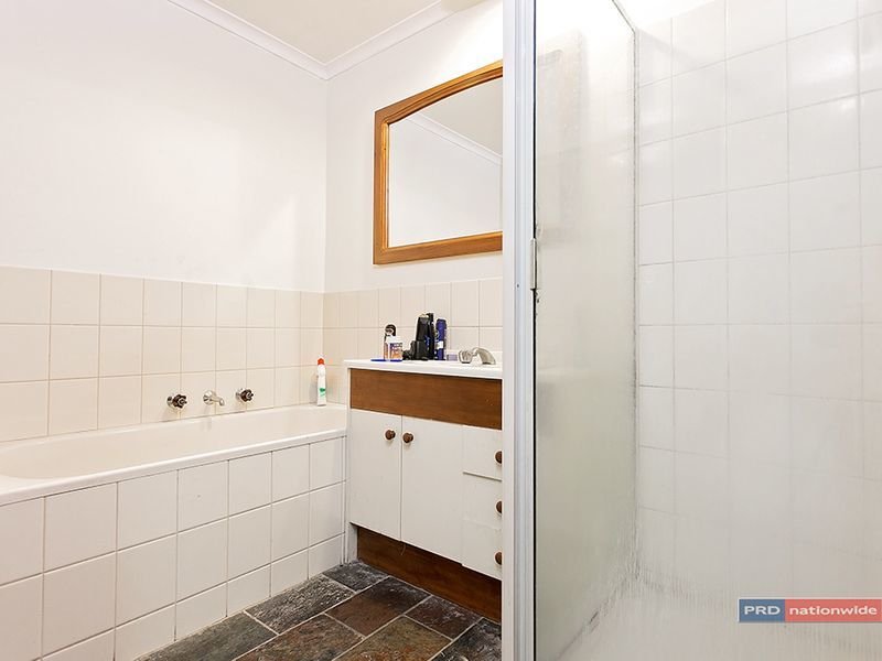 Photo - 27B Rowes Road, Werribee VIC 3030 - Image 4