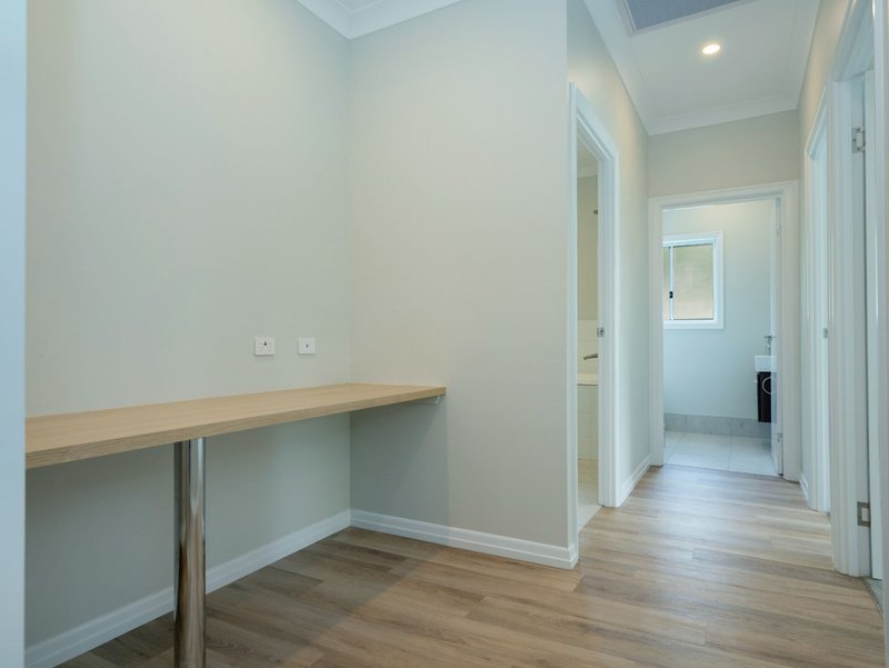 Photo - 2/7B Warwick Street, Harristown QLD 4350 - Image 11