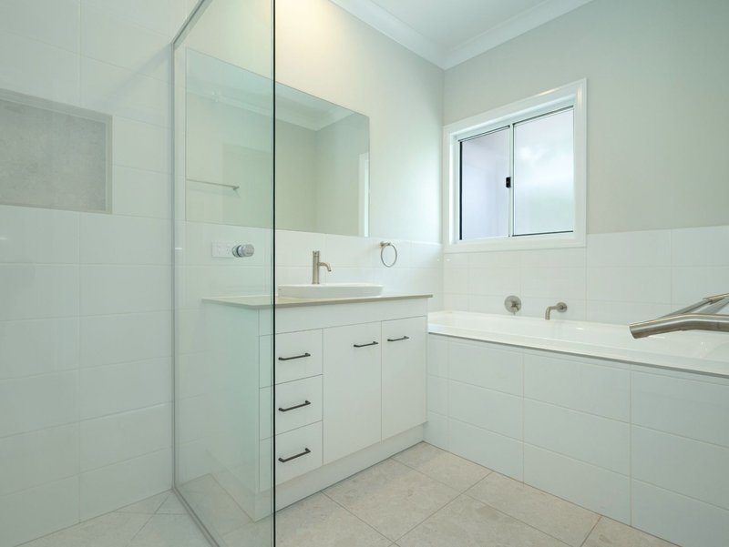 Photo - 2/7B Warwick Street, Harristown QLD 4350 - Image 12