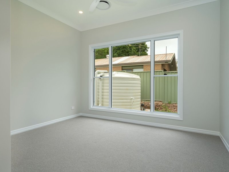 Photo - 2/7B Warwick Street, Harristown QLD 4350 - Image 13