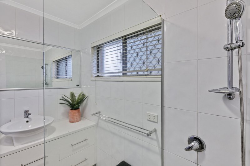 Photo - 2/8-10 Akeringa Place, Mooloolaba QLD 4557 - Image 5