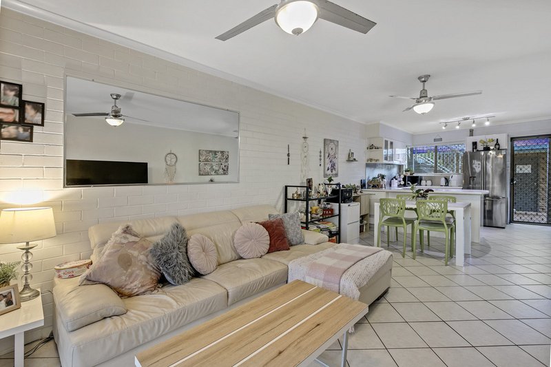 Photo - 2/8-10 Akeringa Place, Mooloolaba QLD 4557 - Image 8