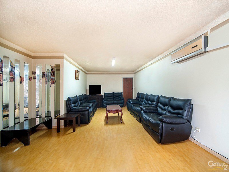 Photo - 2/8-12 Hixson Street, Bankstown NSW 2200 - Image 2