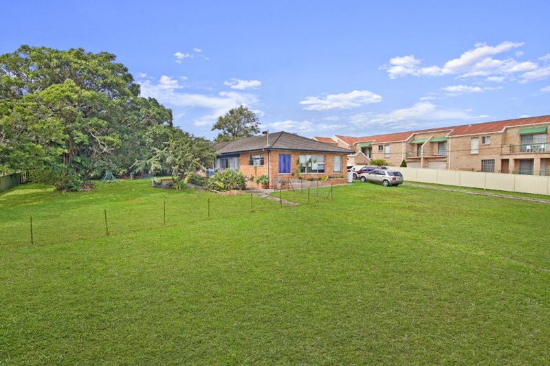 Photo - 28 & 30 Waugh Street, Port Macquarie NSW 2444 - Image 4