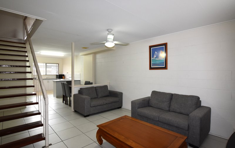 Photo - 28-30 Wistari Street, Clinton QLD 4680 - Image 4