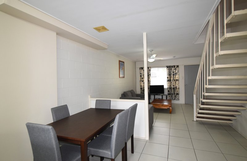 Photo - 28-30 Wistari Street, Clinton QLD 4680 - Image 5