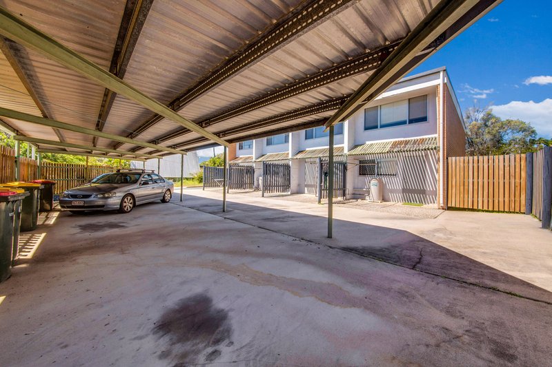 Photo - 28-30 Wistari Street, Clinton QLD 4680 - Image 11