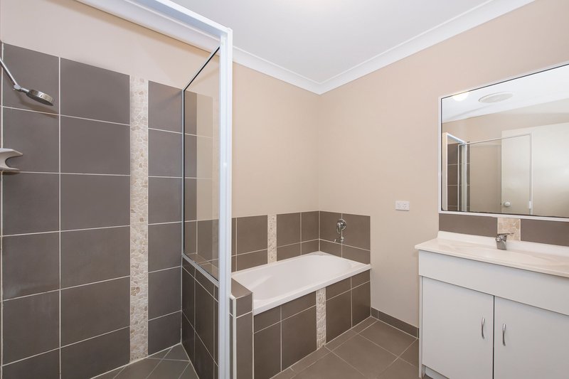 Photo - 2/8 Abbott Street, Oonoonba QLD 4811 - Image 4