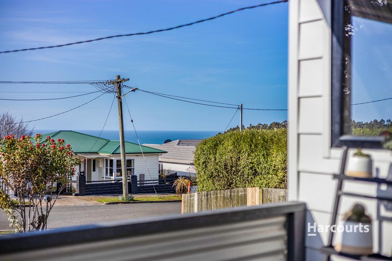 Photo - 28 Abbott Street, Upper Burnie TAS 7320 - Image 4