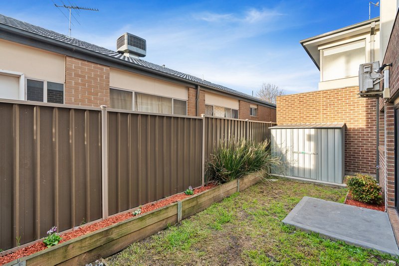 Photo - 28 Acland Street, Craigieburn VIC 3064 - Image 11