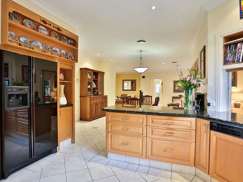 Photo - 28 Alba Place, Bridgeman Downs QLD 4035 - Image 2