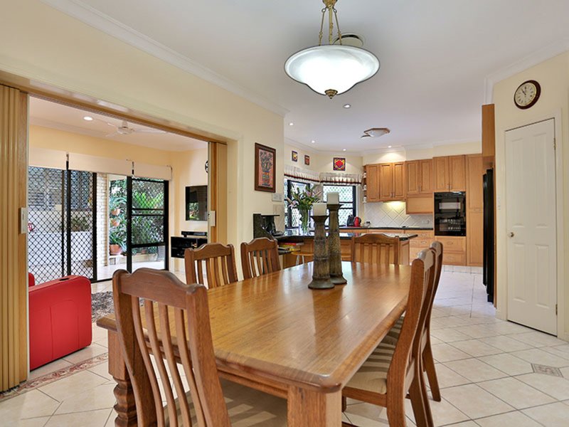 Photo - 28 Alba Place, Bridgeman Downs QLD 4035 - Image 5