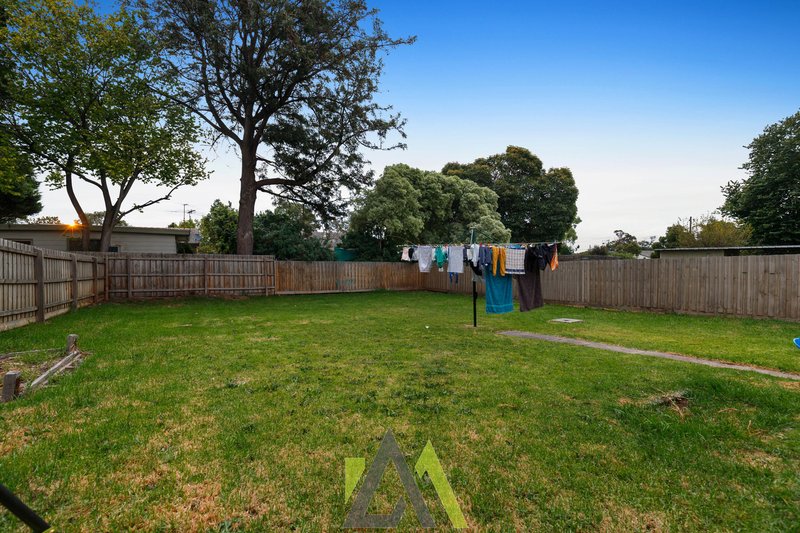 Photo - 28 Aleppo Crescent, Frankston North VIC 3200 - Image 10