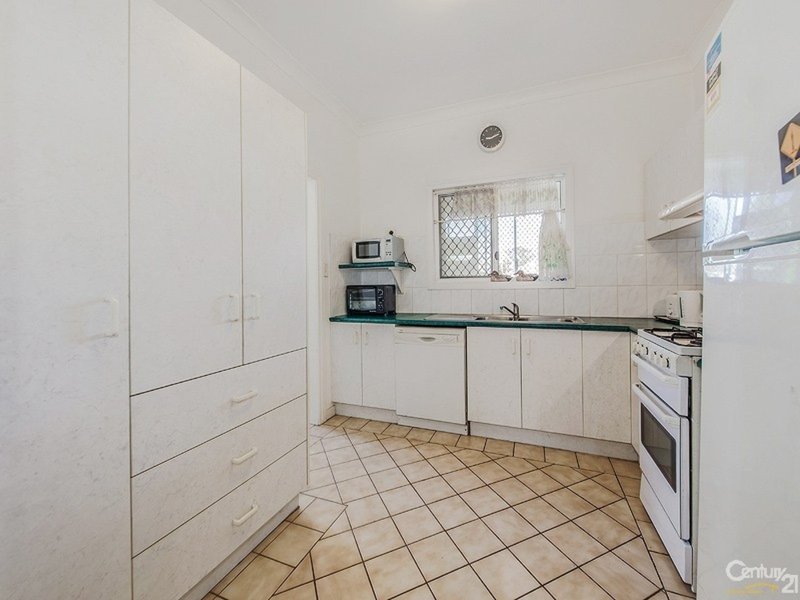 Photo - 28 Allen Street, Wynnum QLD 4178 - Image 2