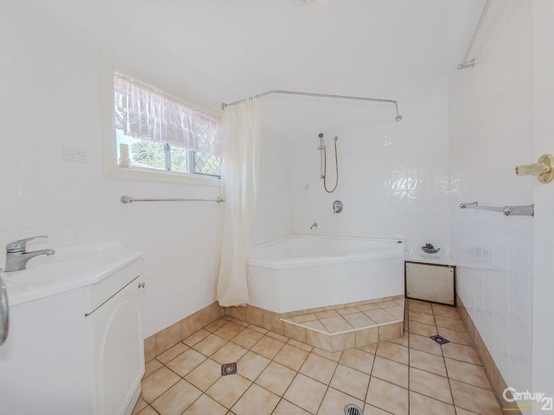 Photo - 28 Allen Street, Wynnum QLD 4178 - Image 4