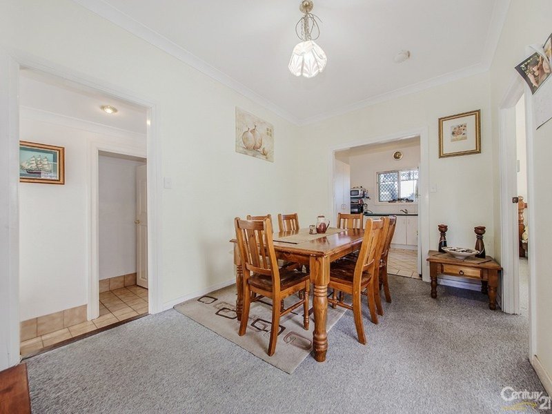 Photo - 28 Allen Street, Wynnum QLD 4178 - Image 5