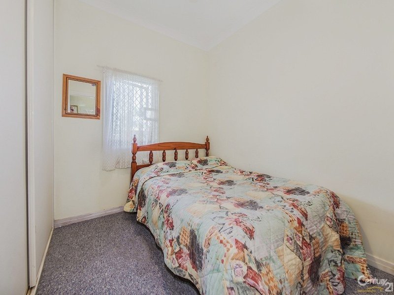 Photo - 28 Allen Street, Wynnum QLD 4178 - Image 9