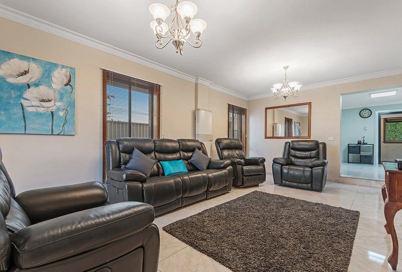 Photo - 28 Alma Street, Craigieburn VIC 3064 - Image 2